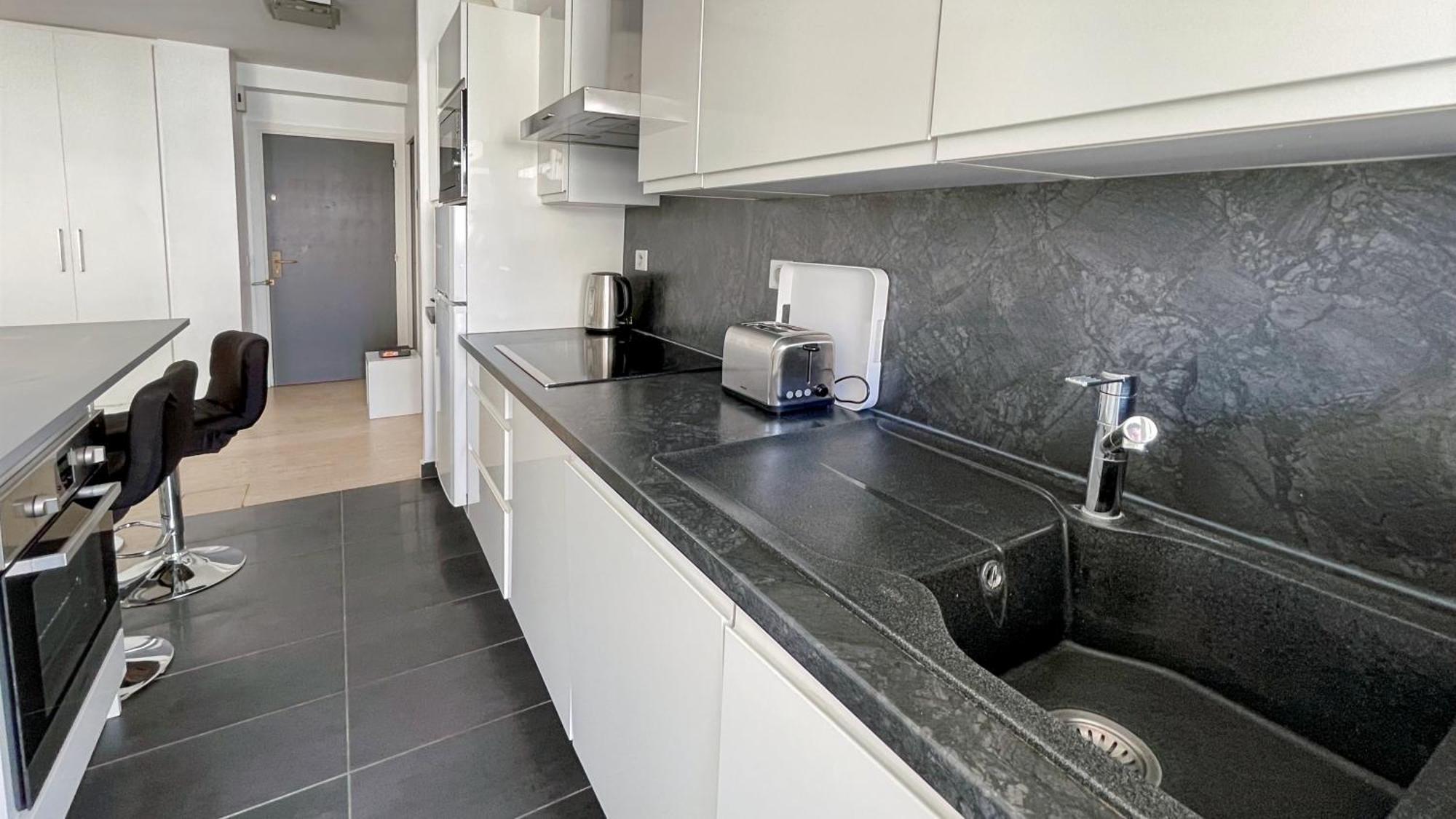 2 Modern, Terrace And Parking Appartement *