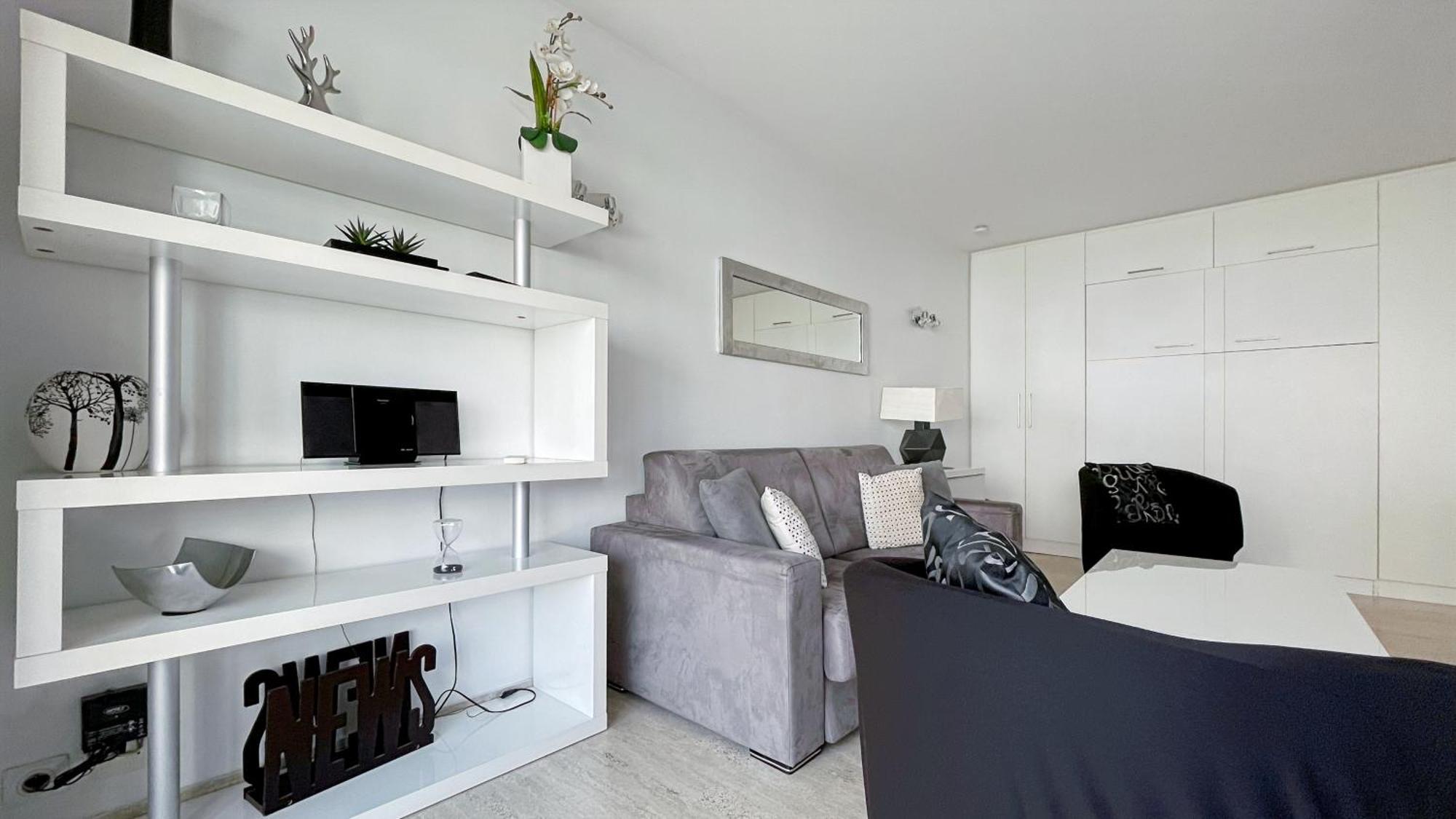 2 Modern, Terrace And Parking *