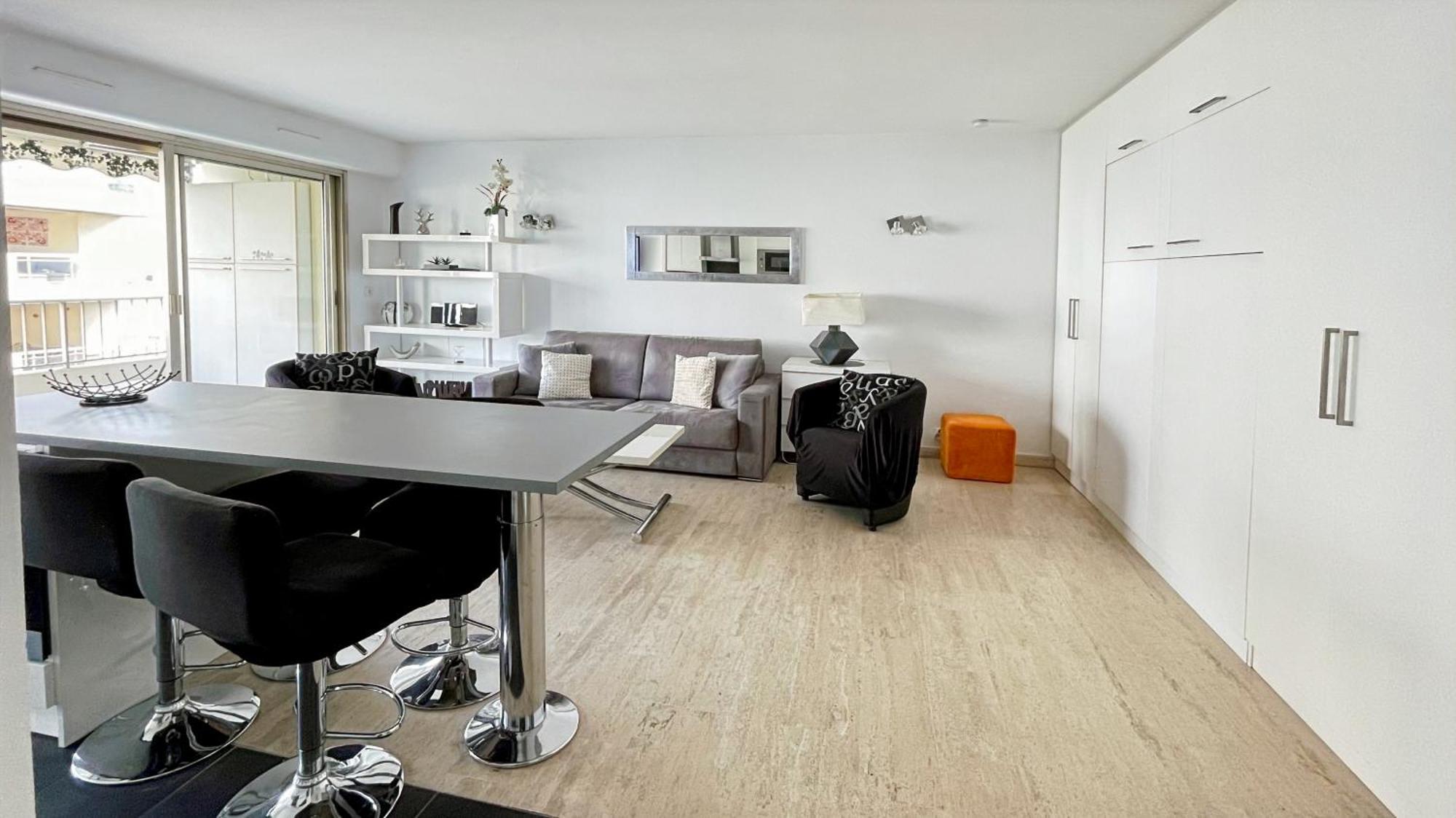 2 Modern, Terrace And Parking