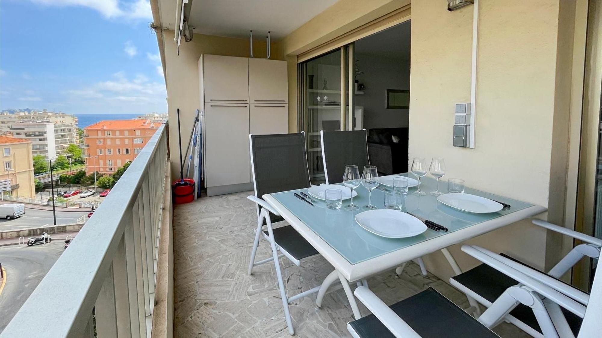 2 Modern, Terrace And Parking Appartement Cannes