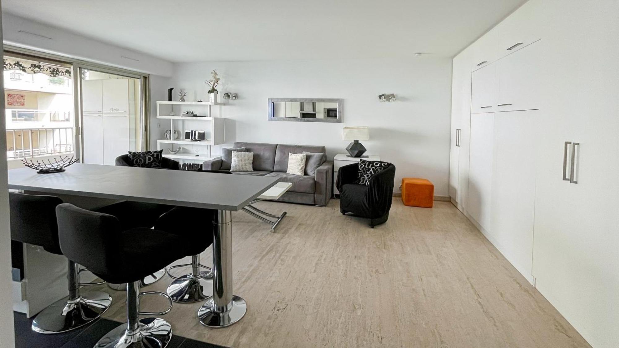 2 Modern, Terrace And Parking *